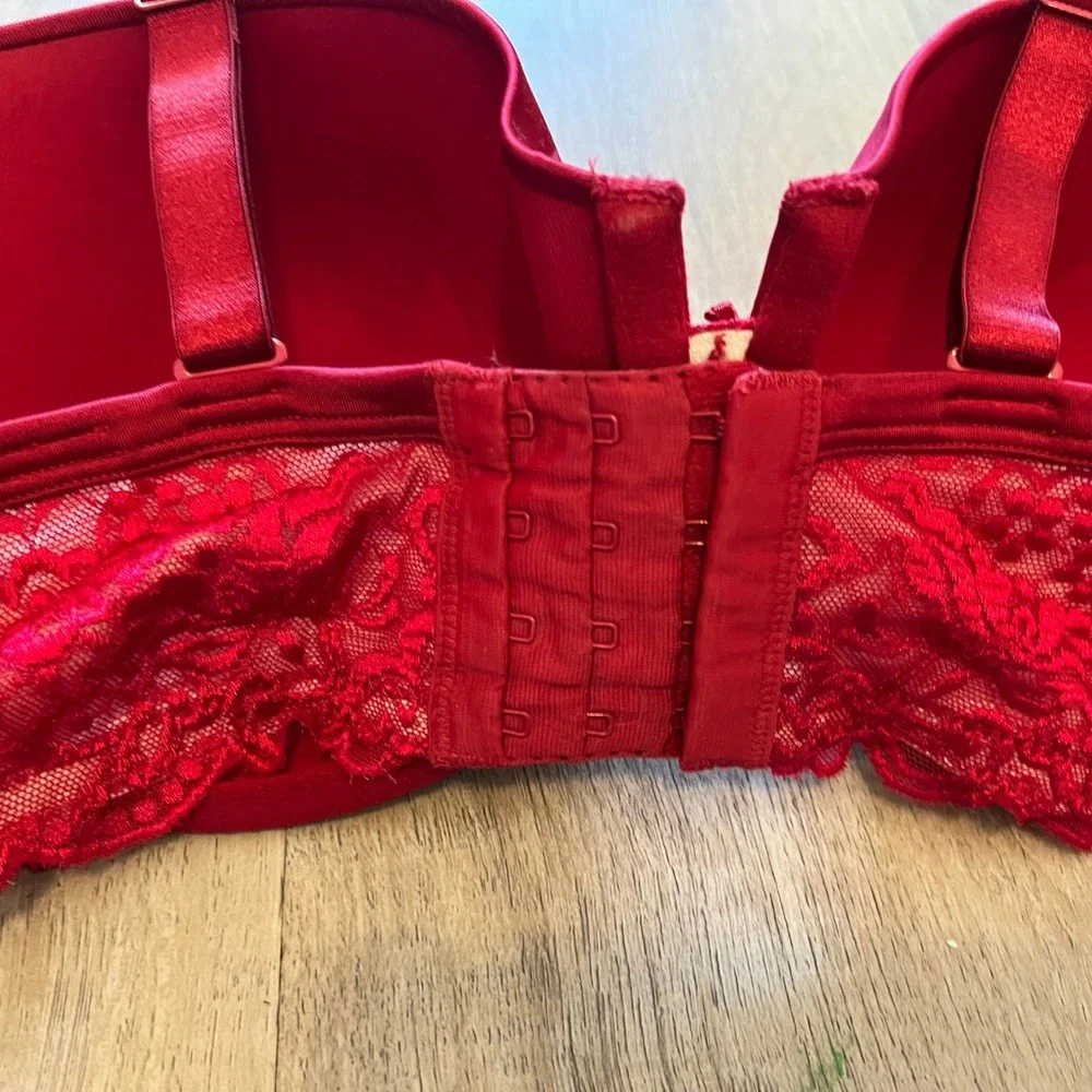 Cacique Red Lace Trim Underwire Bra 40D Smooth Padded Adjustable Straps 6956